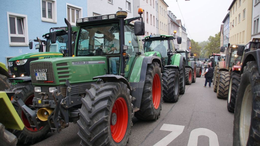 Demo der Landwirte in Stuttgart: Hunderte Traktoren legen Verkehr in der City lahm