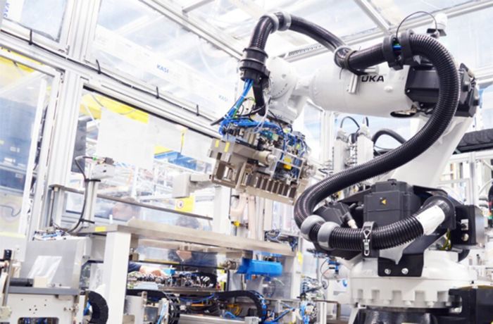 Bosch und E-Mobilität: Technologiekonzern rüstet Batteriefabriken aus