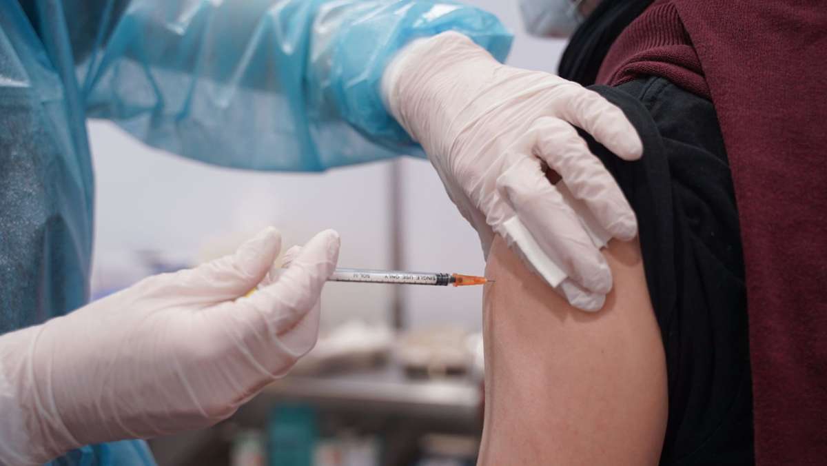 Impfen in der Coronapandemie: Stiko empfiehlt Booster mit angepassten Impfstoffen