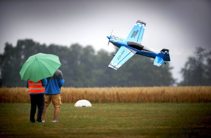 Fliegerfest in Aspach: Unter den Wolken