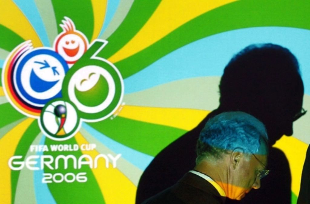 Die Affäre um die WM 2006 beschäftigt den DFB, Franz Beckenbauer und die Fifa weiter. Foto: dpa