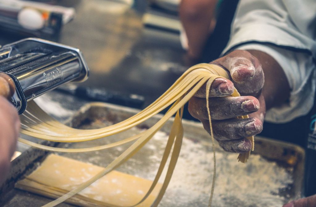 Pasta, Baby: Ob Hobbykoch oder Möchtegern-Italiener: Eine Nudelmaschine ist eindeutig ein Geschenk, das auch andere dauerhaft glücklich machen kann.