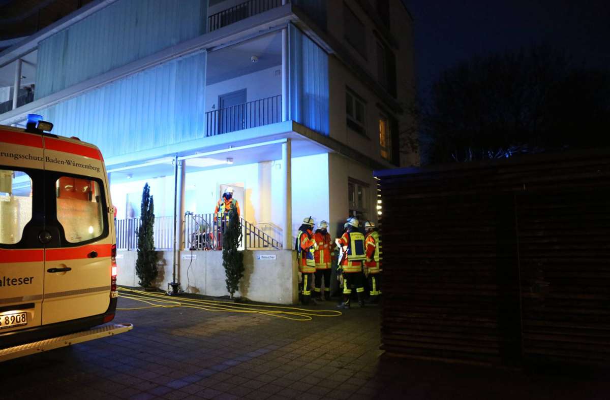 Als die Feuerwehr eintraf, hatte die 79-jährige Bewohnerin ihre Wohnung bereits verlassen. Foto: 7aktuell.de/Bernd Fausel