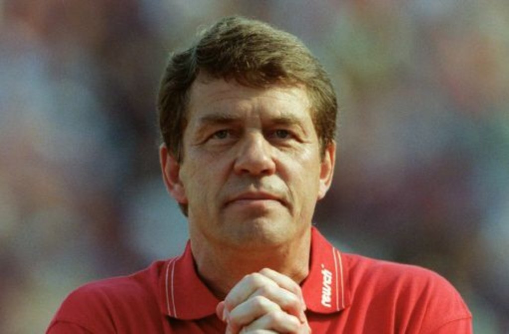 Saison 1992/93 Goldene Jahre: 14 Jahre lang trainiert Otto Rehhagel die Spieler von Werder Bremen am Stück - von 1981 bis 1995. Es sind die erfolgreichsten Jahre in der Vereinsgeschichte. 1988 und 1993 gewinnen die Bremer die Meisterschaft, 1991 und 1994 den DFB-Pokal, 1992 den Europapokal der Pokalsieger.