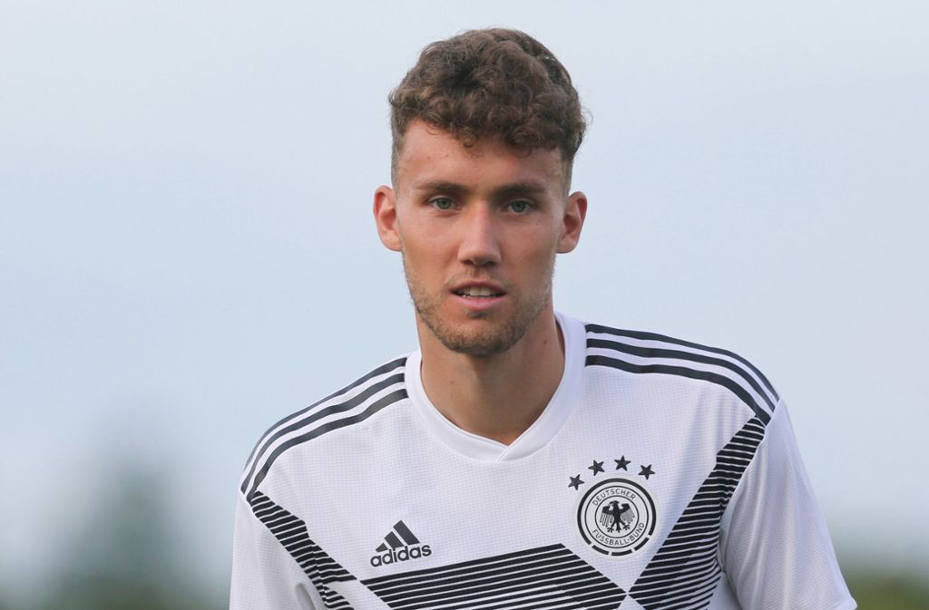 Luca Waldschmidt wurde im Sommer mit der deutschen U21-Auswahl Vize-Europameister und mit sieben Treffern zugleich Torschützenkönig der EM. Für die Qualifikationsspiele am 6. und 9. September nominierte Bundestrainer Löw den Stürmer erstmals für die A-Nationalmannschaft. Seit Juli 2018 ist Waldschmidt für den SC Freiburg aktiv, zuvor spielte er beim Hamburger SV.