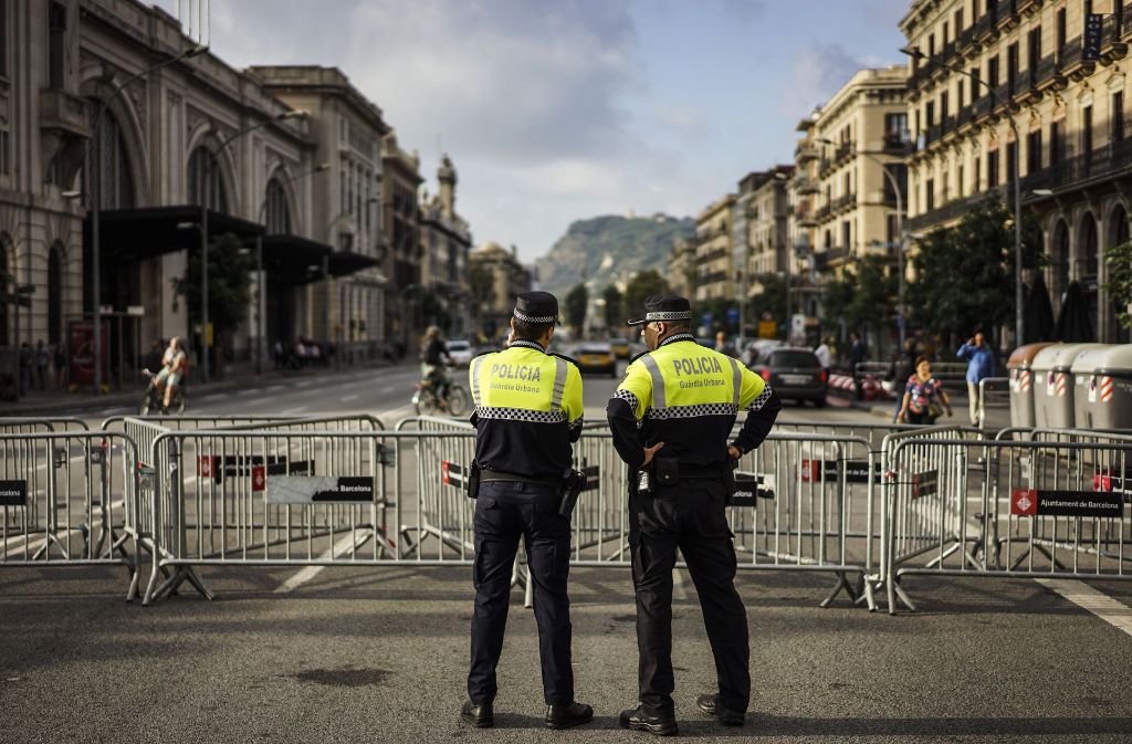 Polizisten bewachen den Parc de la Ciutadella in Barcelona (Spanien) vor einer Sitzung des Regionalparlaments von Katalonien. Foto: ZUMA Wire