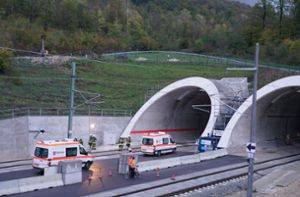 500 Einsatzkräfte üben Zugevakuierung im neuen Bahntunnel