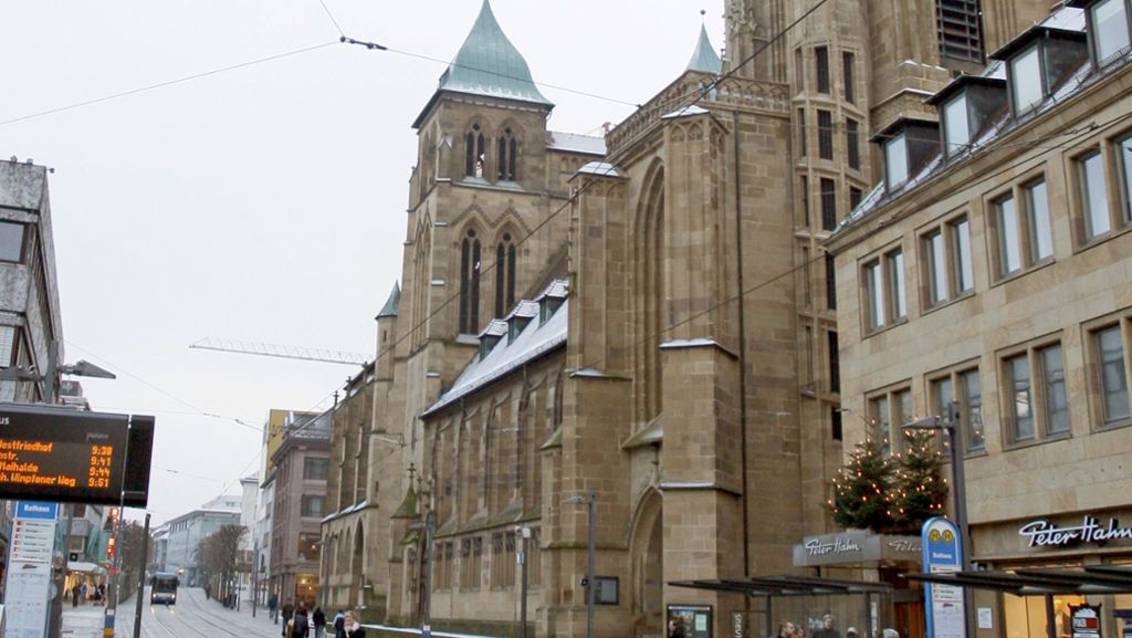 Kilianskirche in Heilbronn: Mann klettert Orgel empor und schlägt Pfarrerin