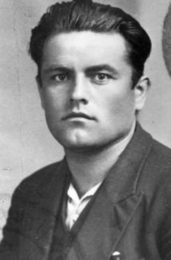 Alfred Haag (1904-1982)1932/33 ist der gelernte Schreiner Abgeordneter der KPD im württembergischen Landtag. Von 1933 bis 1940 ist er überwiegend in Haft – unter anderem in den KZ Oberer Kuhberg, Dachau und Mauthausen. Auch seine Frau wird mehrfach festgenommen.