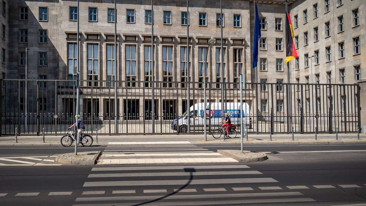 Finanzministerium in Berlin: Herrenloser Koffer löst Polizeieinsatz aus