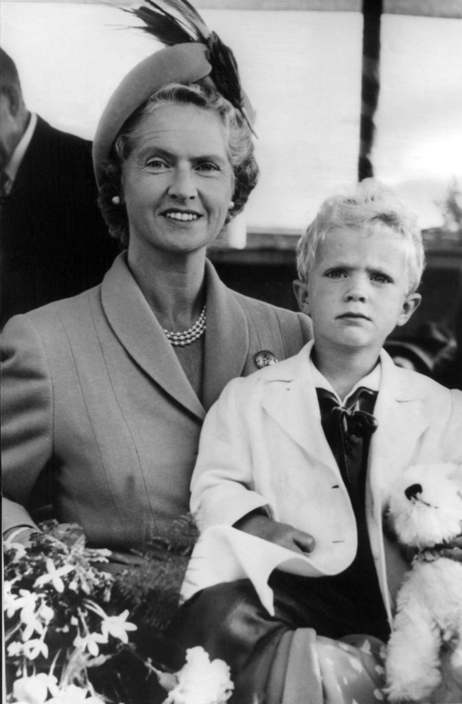Der kleine Prinz und seine Mutter, Sibylla Prinzessin von Sachsen-Coburg und Gotha.