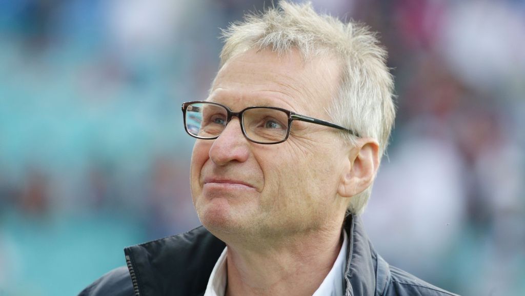  Sportvorstand Michael Reschke hat beim VfB Stuttgart einen Vierjahresvertrag. Er steht damit ein Jahr länger bei den Roten unter Vertrag, als bislang bekannt. 