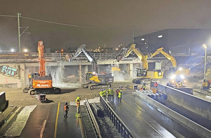 Bauarbeiten auf der A 81 bei Böblingen: So lief der Abriss der Eisenbahnbrücke