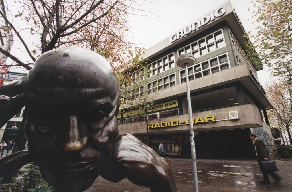 Zwei Buchstaben verschwanden 1996 am Rotebühlplatz: Aus dem Radio Barth wurde  die  Radio Bar. Foto: Thomas Hörner