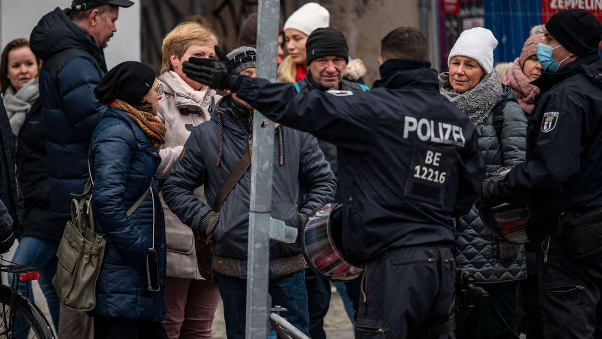 Demonstration in Berlin: Gegner der Corona-Maßnahmen demonstrieren illegal in der Hauptstadt