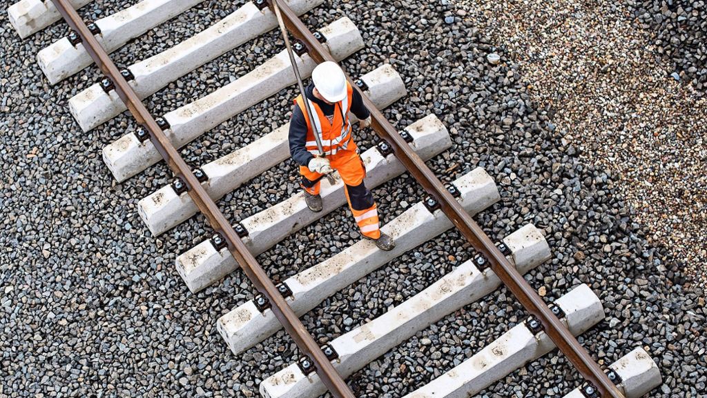 Bahn investiert in Schienennetz: Bahn will  Gleise mit Hochdruck erneuern