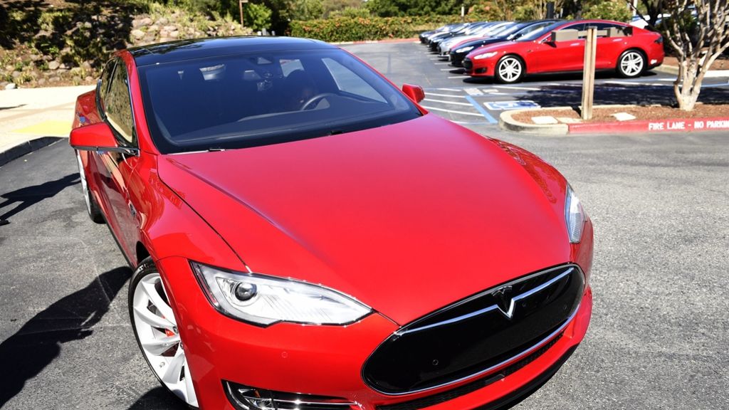 Tesla: Diskussionen um Fahr-Automatik nach tödlichem Crash