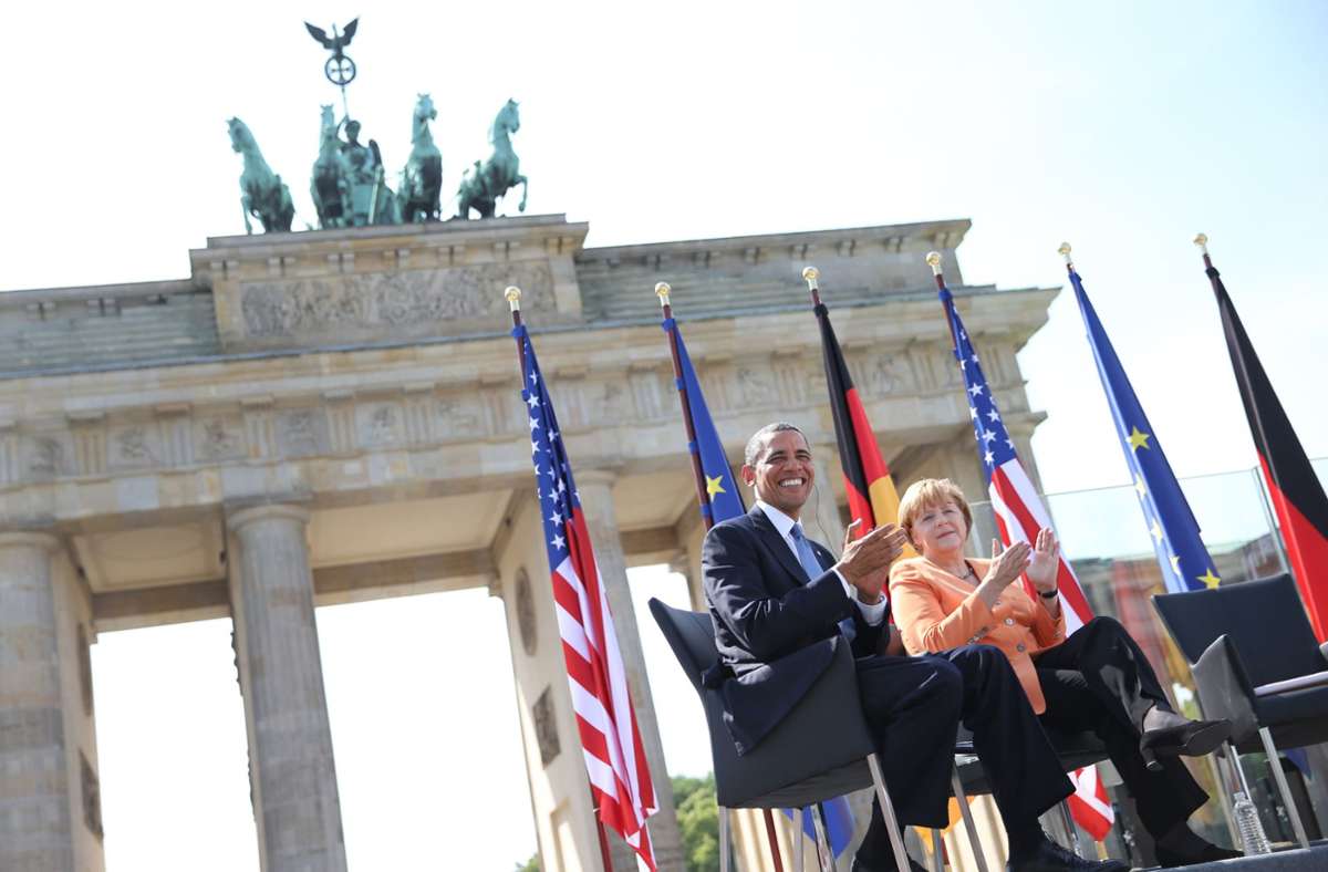 19. Juni 2013: Barack Obama ist auf Besuch in Berlin – und gibt den Deutschen eine Wahlempfehlung: Er beschreibt Merkel nicht nur als eine „herausragende, verlässliche und berechenbare Kanzlerin“ und als „wunderbare Freundin“, sondern sagt auch: „Wählt Merkel, da wisst Ihr, was Ihr habt.“ Das Foto zeigt Merkel und Obama kurz vor dessen Rede vor dem Brandenburger Tor.