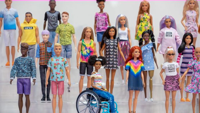 Barbie mit Hautkrankheit, Ken mit Langhaarfrisur
