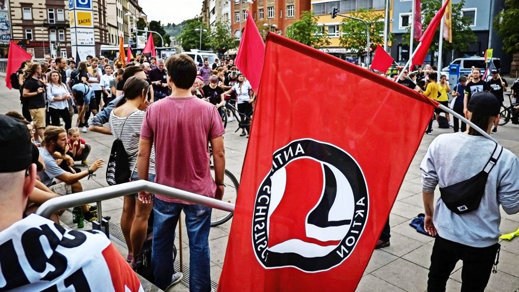 Polizeiaktion in Stuttgart: Warum die Antifa-Demo eskalierte