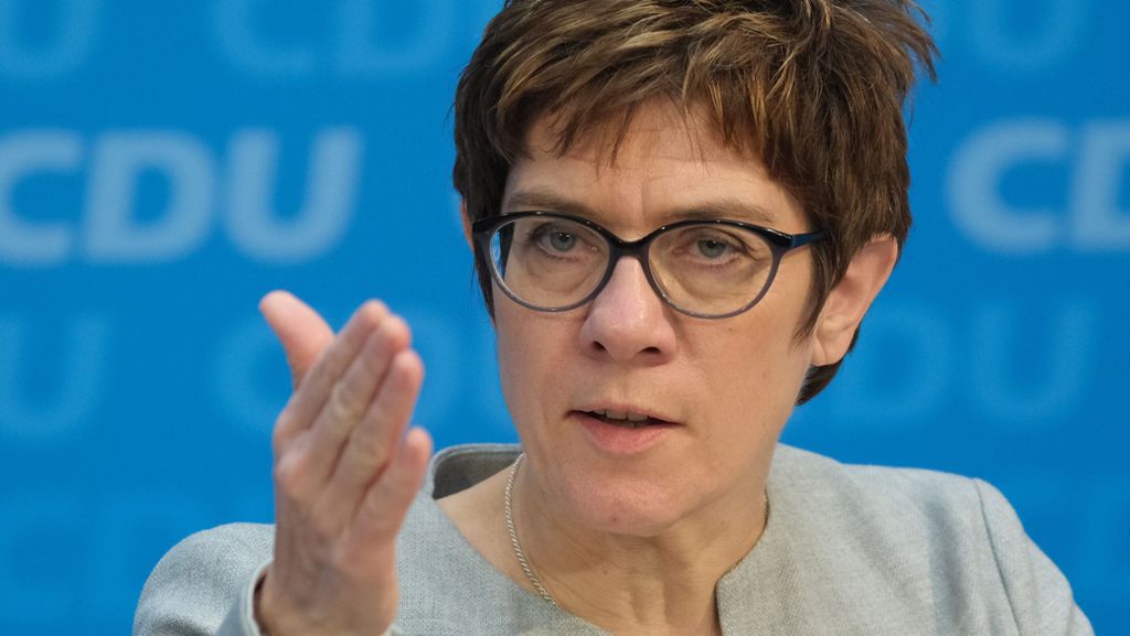 Annegret Kramp-Karrenbauer: CDU-Vorsitzende sieht Grenzschließung als letzte Möglichkeit