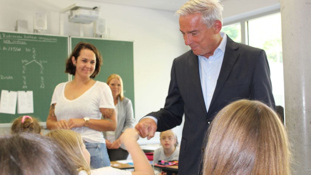Strobl in Stuttgarter Schule: Der Minister als Zuhörer