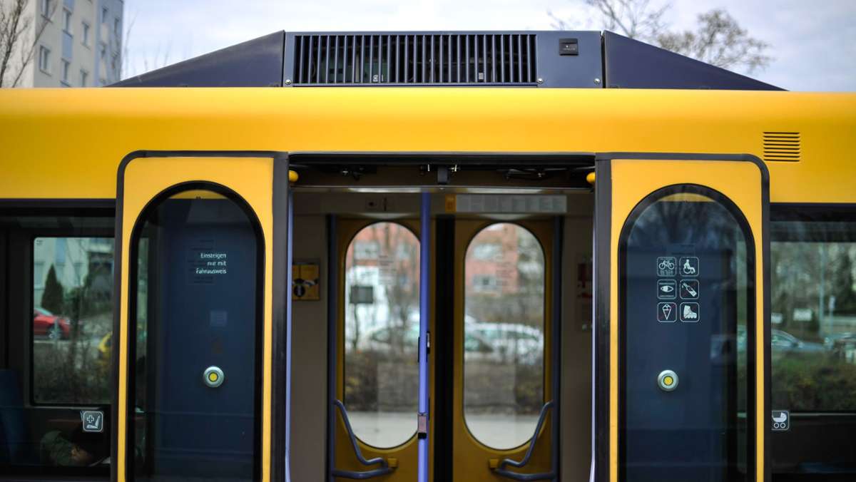 Stuttgart-Sillenbuch: 76-Jährige verletzt sich bei Notbremsung von Stadtbahn schwer