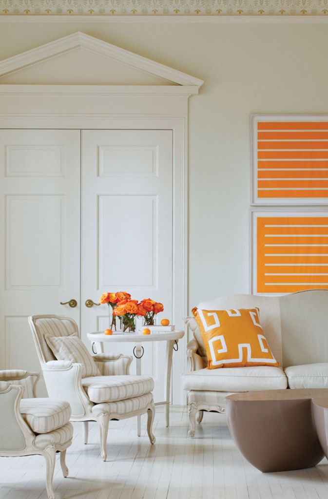 Hell und freundlich mit orangefarbenen Accessoires: Interieur gestaltet von Mary Douglas Drysdale, USA.