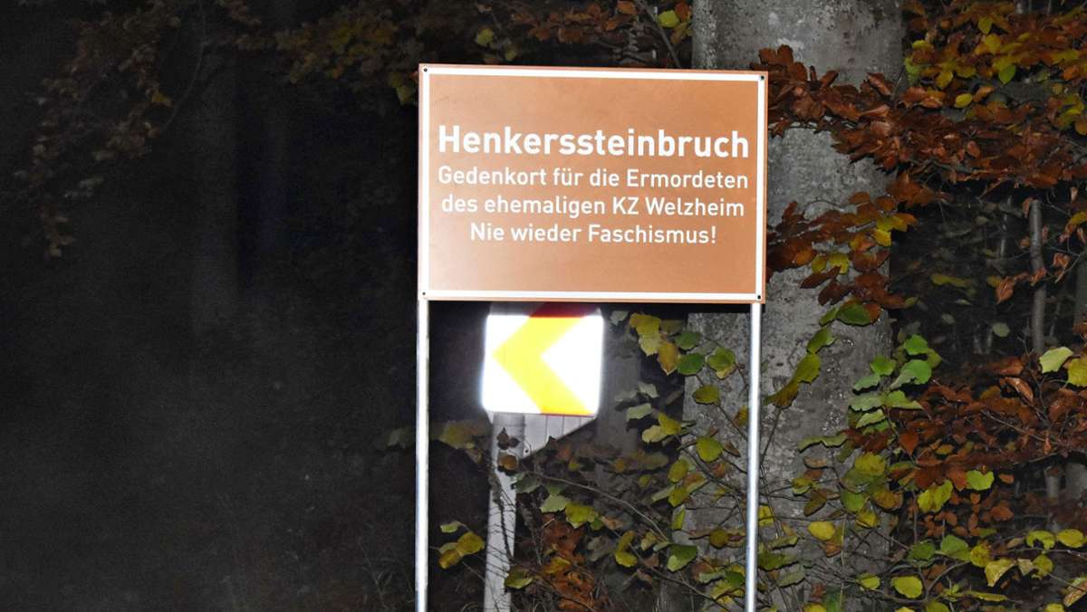  In einer nächtlichen Aktion haben linksgerichtete Aktivisten ein Schild aufgestellt, das an die in Welzheim ermordeten NS-Opfer erinnern soll. Warum die Stadt das Schild wieder abgebaut hat, lesen Sie hier. 