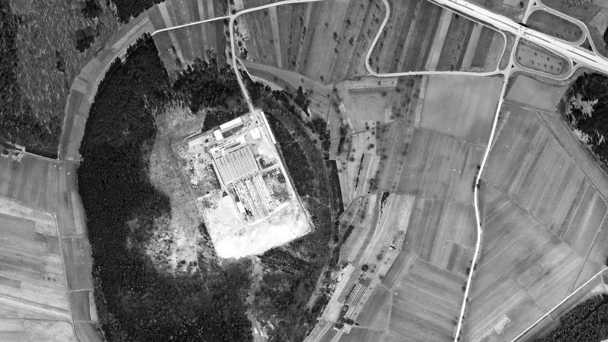 Luftbildserie: BW von oben: Vom Betonwerk zum Gefängnis