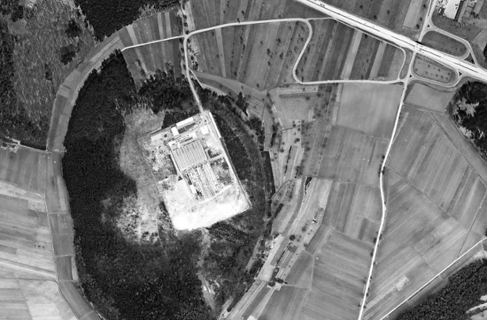 Luftbildserie: BW von oben: Vom Betonwerk zum Gefängnis