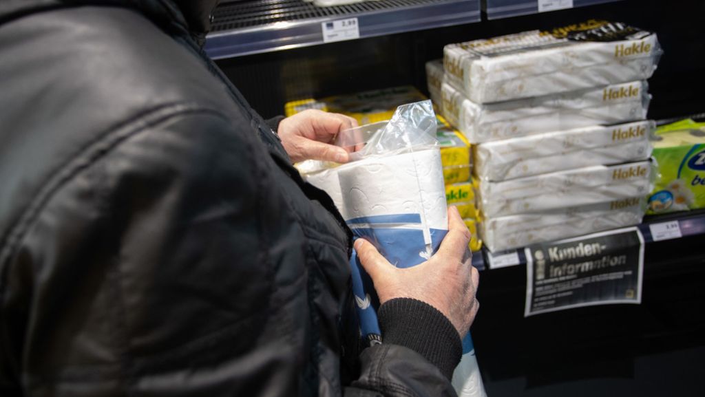 Hamstern in der Corona-Krise: Wie das Netz über den neuen Wert von Toilettenpapier lacht