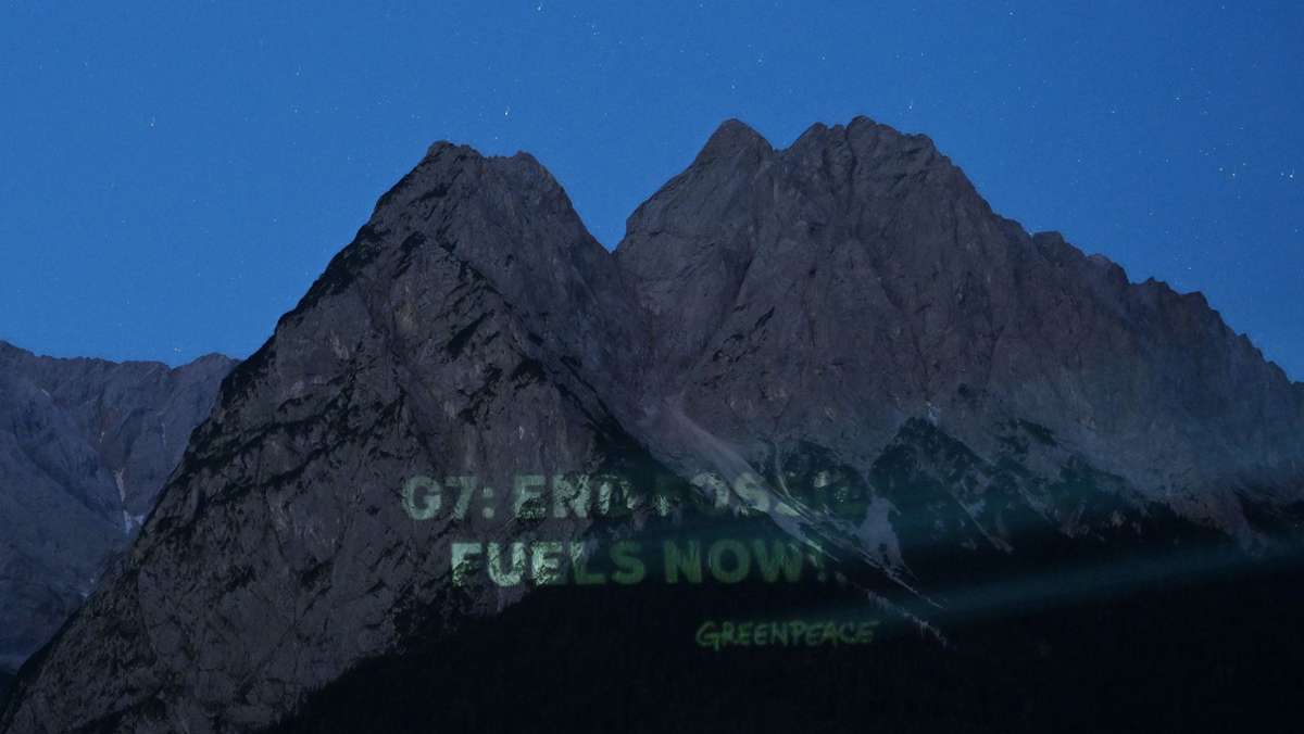G7-Gipfel in Bayern: Greenpeace hinterlässt Botschaft auf der Bergwand