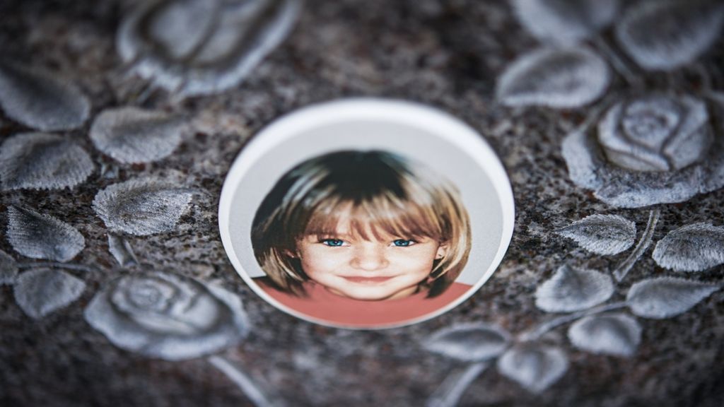  Am Fundort des Skeletts des 2001 getöteten Mädchens Peggy sind DNA-Spuren des mutmaßlichen NSU-Terroristen Uwe Böhnhardt gefunden worden. Das teilten bayerische Behörden am Donnerstagabend mit. 
