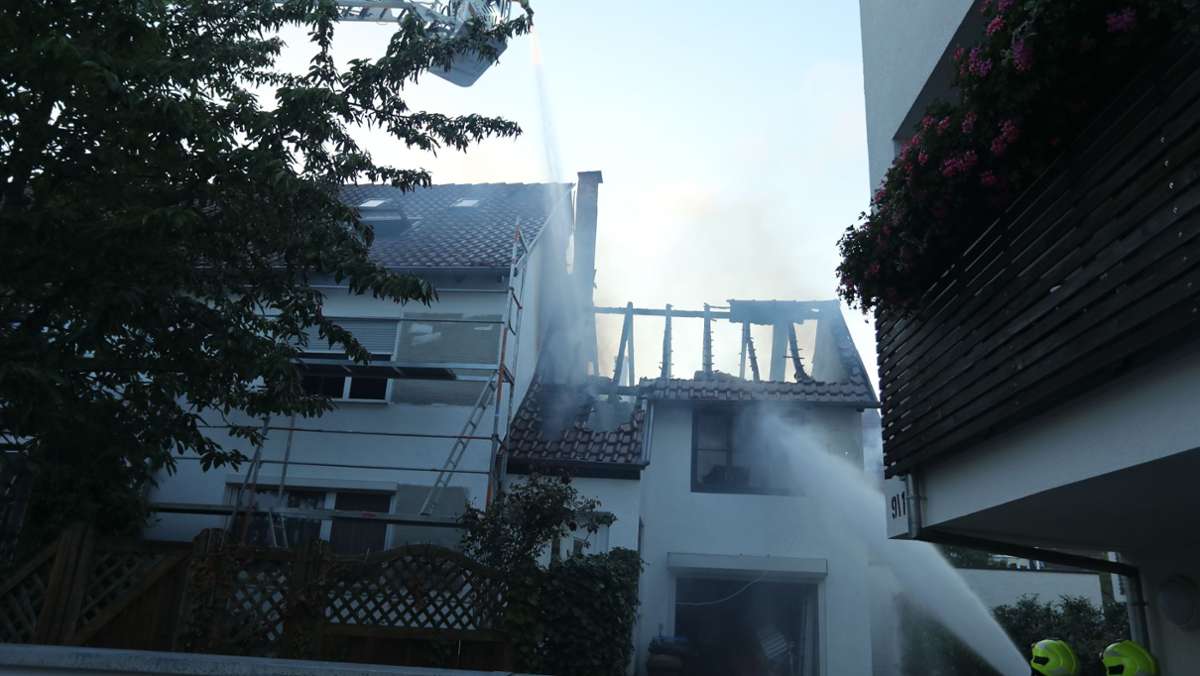 Brand in Wolfschlugen: Feuer in Zweifamilienhaus