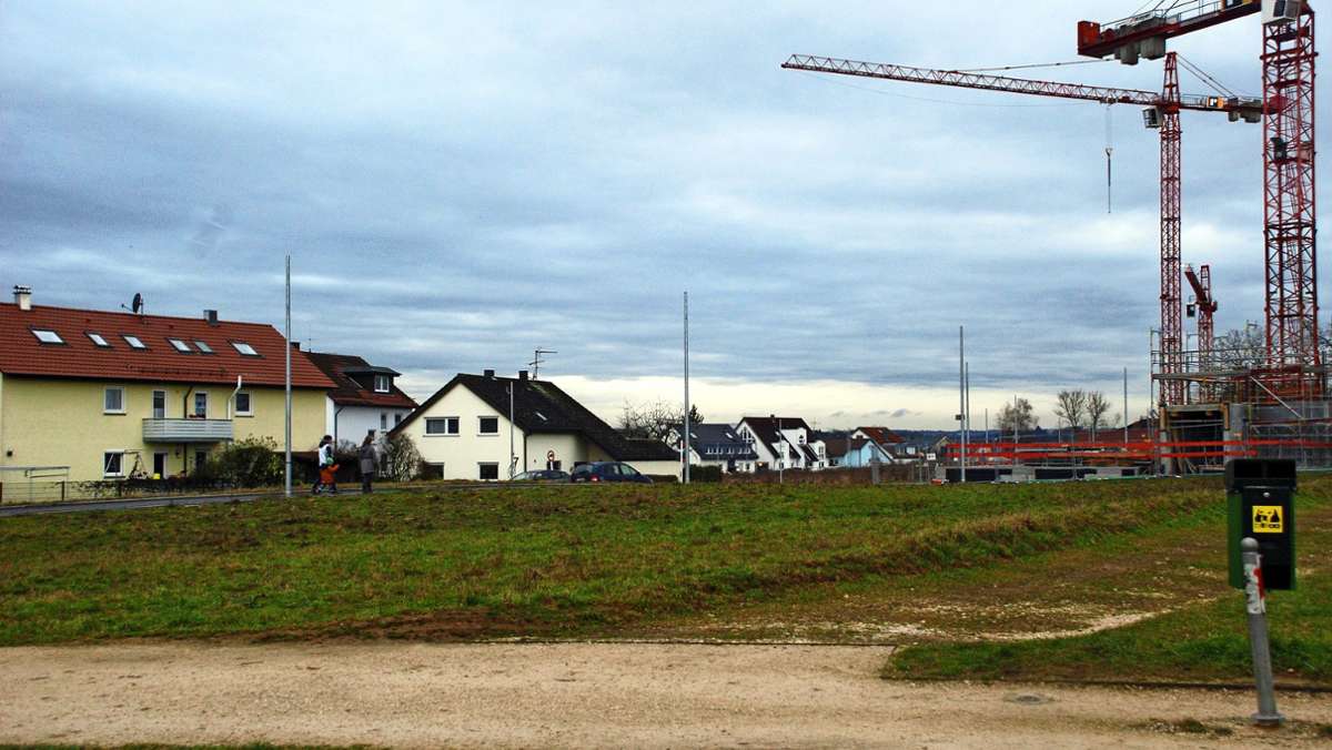  Am Nordrand des Ostfilderner Stadtteils Scharnhausen entsteht bezahlbarer Wohnraum. An den ersten Häusern wird bereits gearbeitet. 