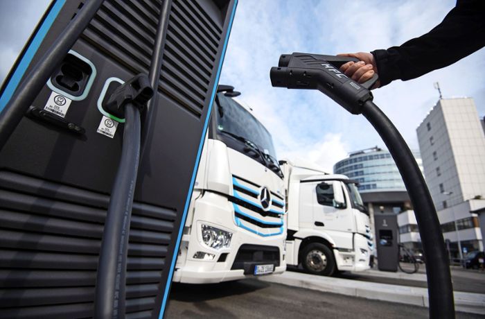 Daimler sichert Werke: Daimler Truck baut Elektro-Antriebe