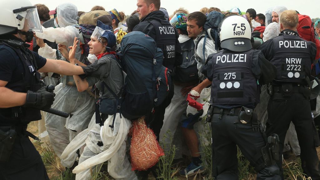 Tagebau Garzweiler: Aktivisten stürmen Tagebau - mehrere Polizisten verletzt