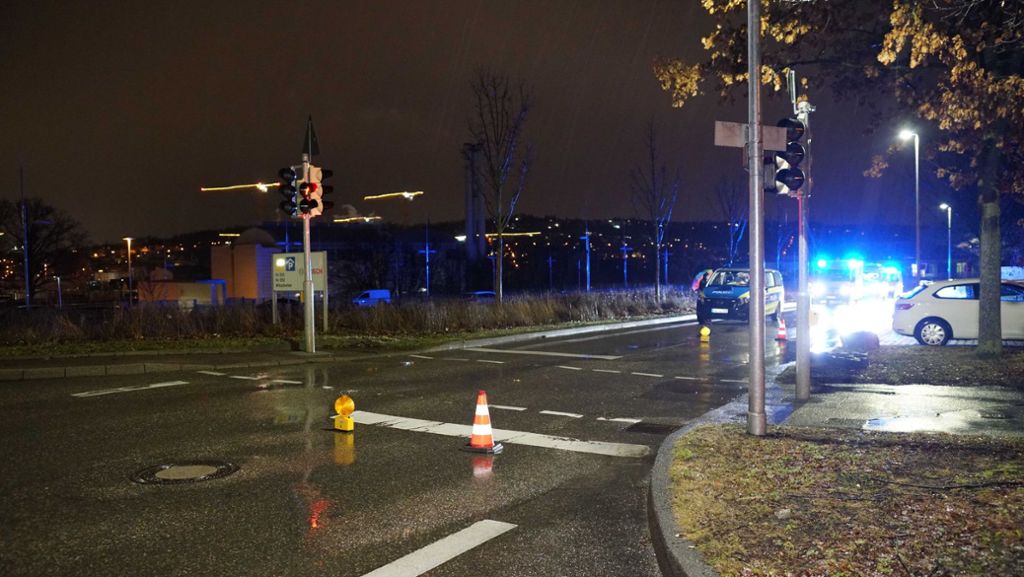 Unfall in Stuttgart-Feuerbach: Fußgängerin angefahren