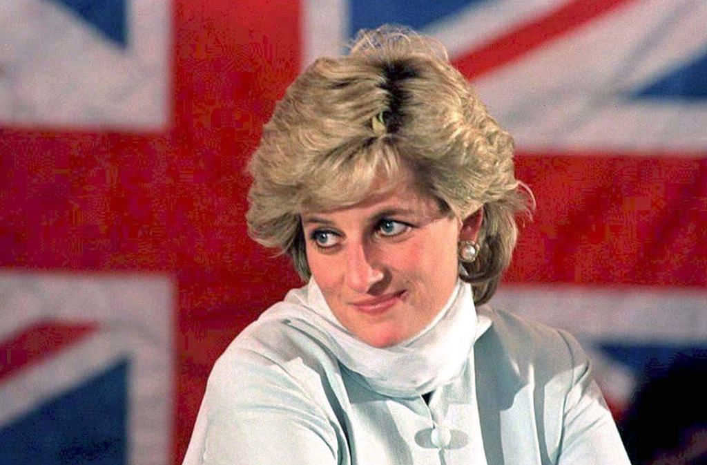 Nur einmal verlässt die Queen in all den Jahren ihr gutes Urteilsvermögen und Gespür für die Befindlichkeiten ihres Volkes: 1997, nach dem Tod ihrer Schwiegertochter und Charles geschiedener Frau, Prinzessin Diana.