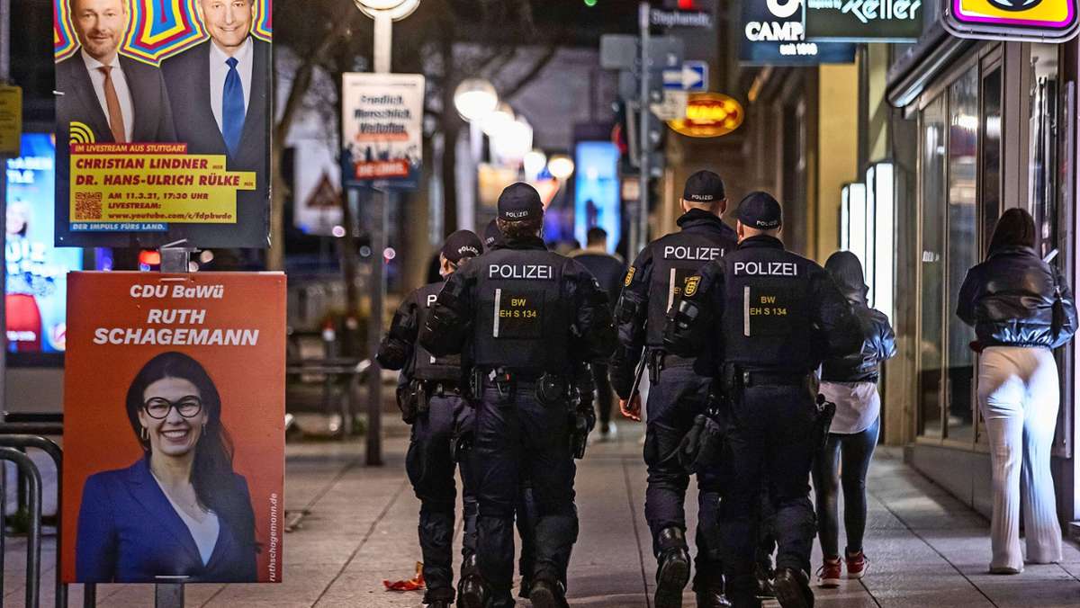 Coronaverstöße in Stuttgart: Stadt will nach Einsatz am Schlossplatz reagieren
