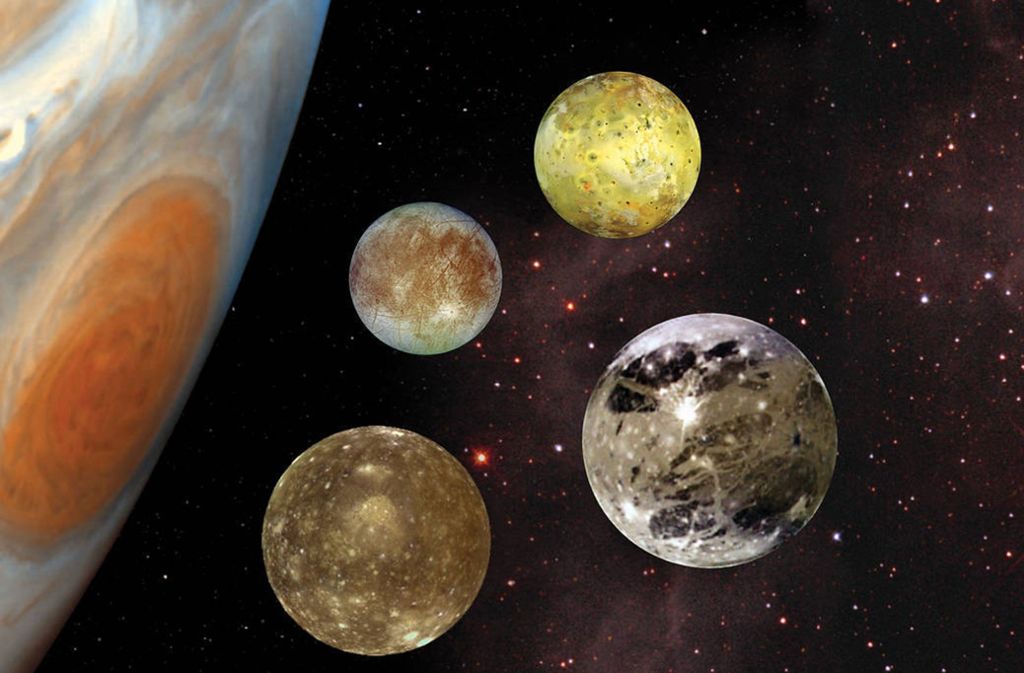 1610 entdeckte der italienische Gelehrte Galileo Galilei die vier großen Monde Io (oben rechts), Europa (oben links), Ganymed (unten links) und Kallisto (unten rechts), die deshalb auch als Galileische Monde bezeichnet werden.