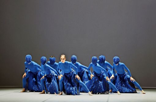 Aufbruch, der unter die Haut geht: Szene aus Nanine Linnings „Revolt“ mit Angelina Zuccarini Foto: Stuttgarter Ballett