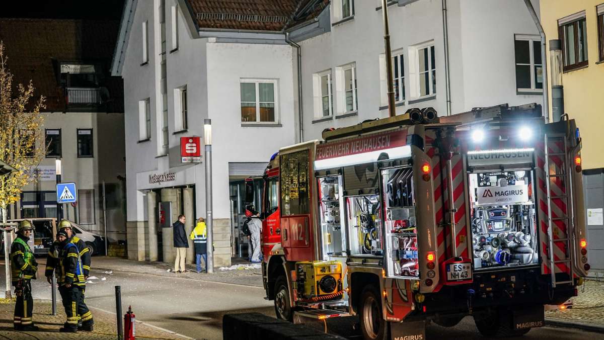 Explosion in Neuhausen: Unbekannte Täter sprengen Geldautomat