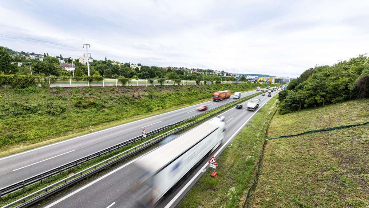A81-Ausbau: Lärmschutzwall beim S-Bahn-Halt wird abgetragen
