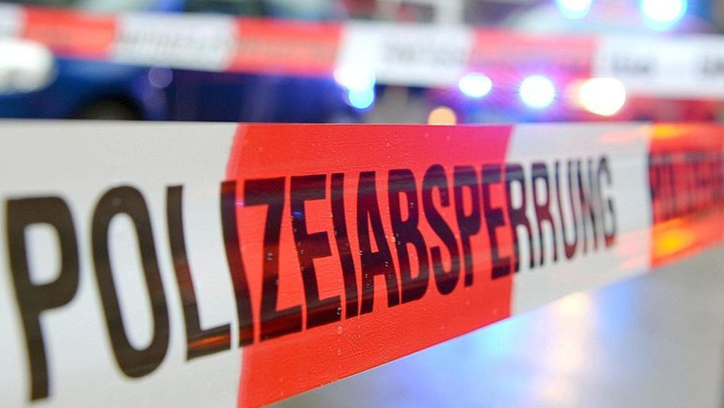 Raubüberfall in Stuttgart: Maskierter bedroht Tankwart mit Messer