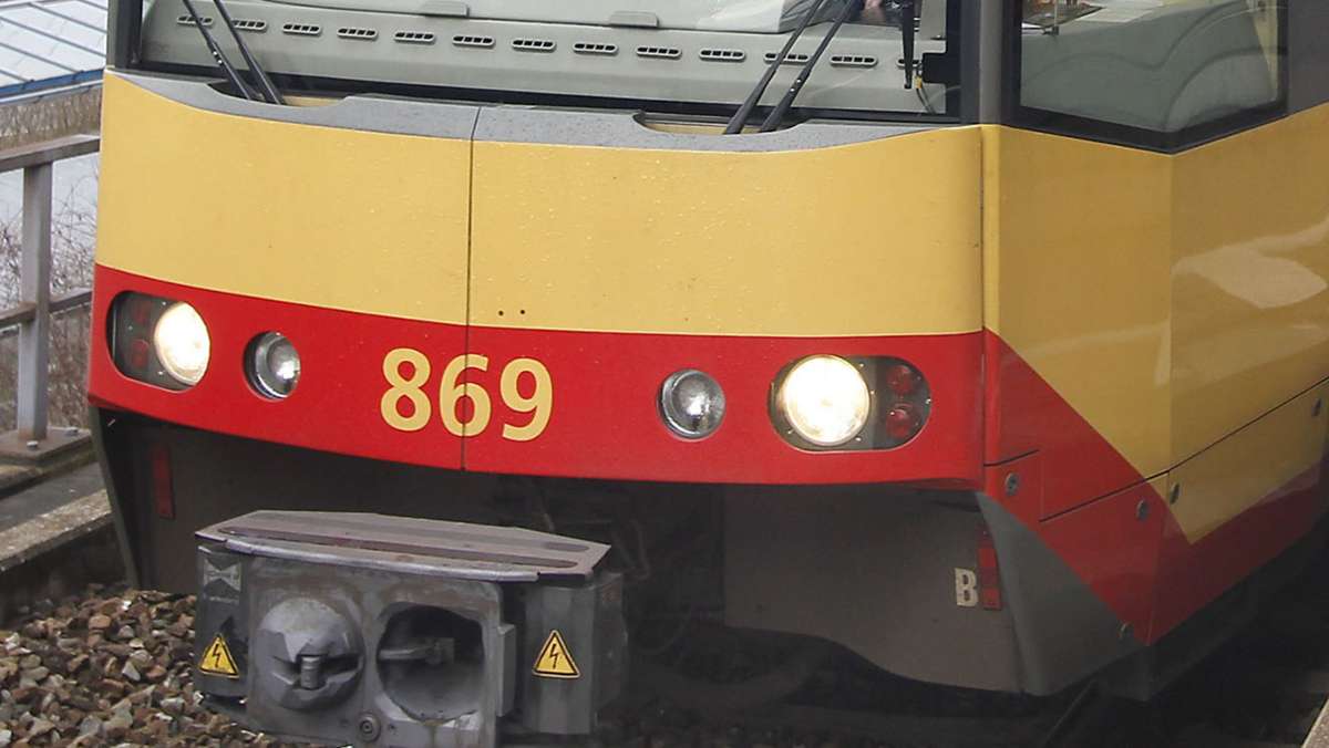 Abgestellte S-Bahnen im Kreis Rastatt: Unbekannte plündern Fahrausweisautomaten