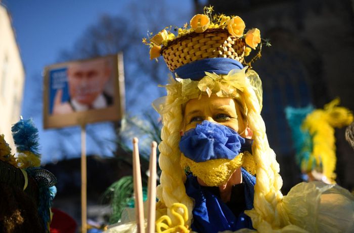 Wie Karnevalisten in Köln für Frieden in der Ukraine demonstrieren