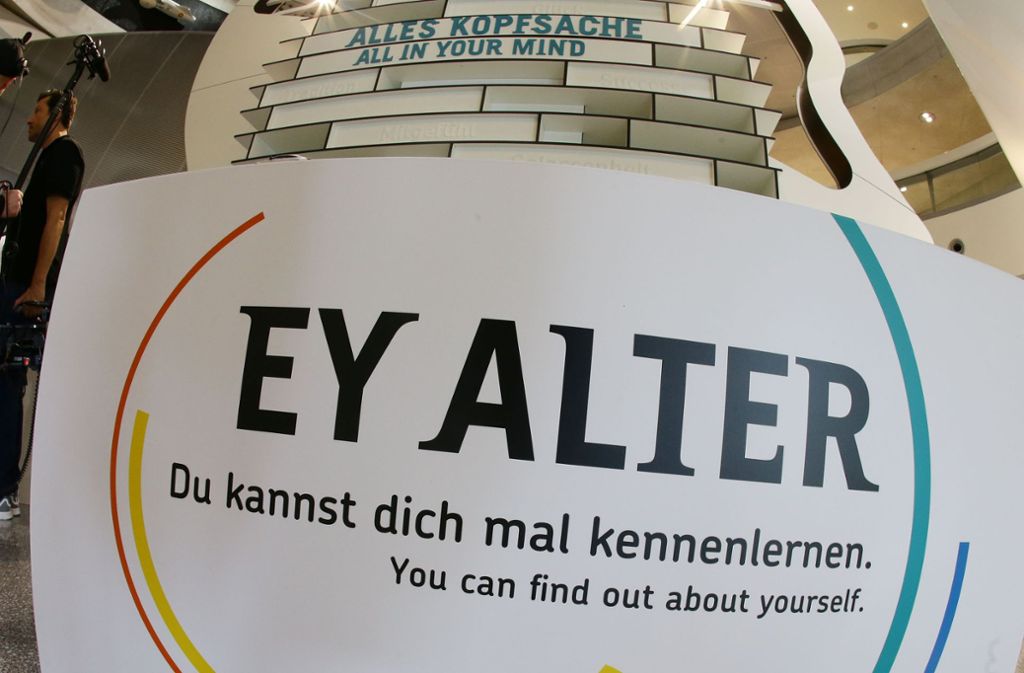 Das Mercedes AMG DTM-Team testete seine kognitiven Fähigkeiten bei der interaktiven Ausstellung „Ey Alter“ im Mercedes-Benz-Museum.