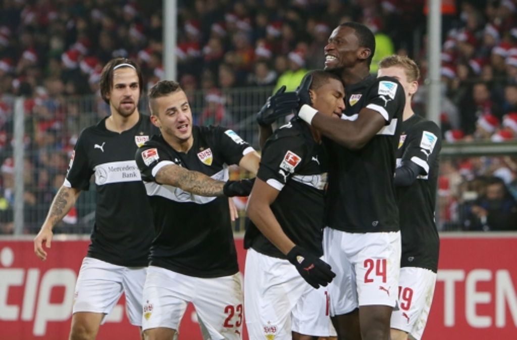 28. November: Einstand geglückt: Der VfB Stuttgart feiert bei der Rückkehr von Trainer Huub Stevens einen 4:1-Auswärtssieg in Freiburg.